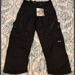 New Men’s Medium Black Oakley Snowboard/Ski Pants.